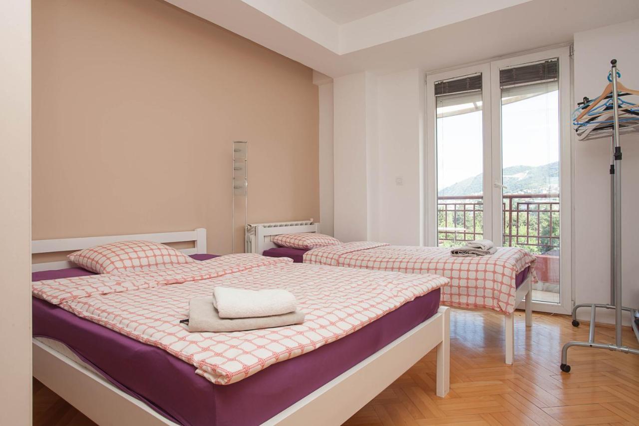 Red Apartment Skopje Ngoại thất bức ảnh