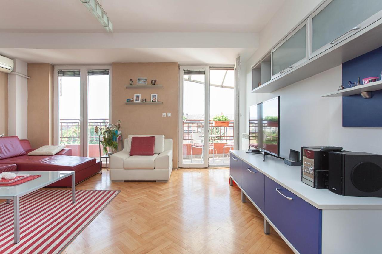 Red Apartment Skopje Ngoại thất bức ảnh