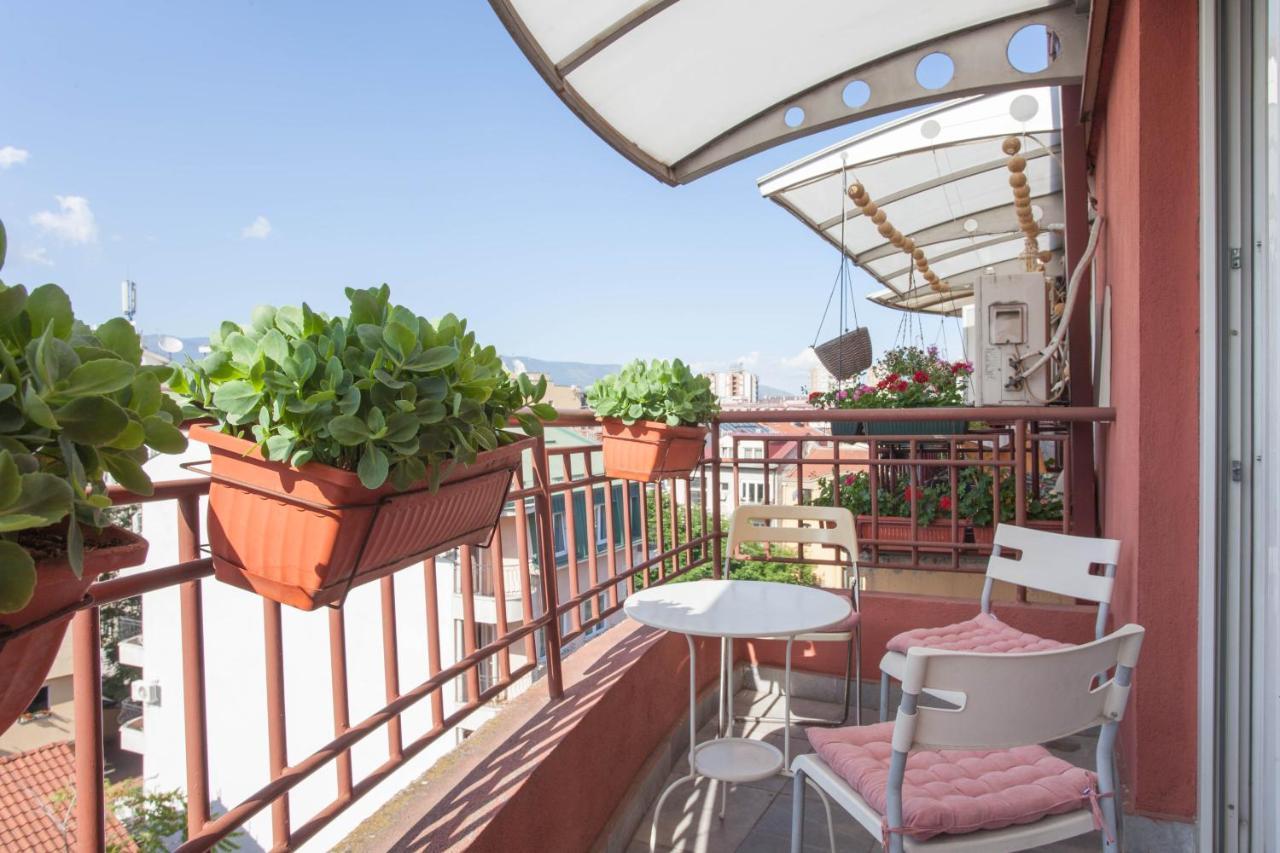 Red Apartment Skopje Ngoại thất bức ảnh